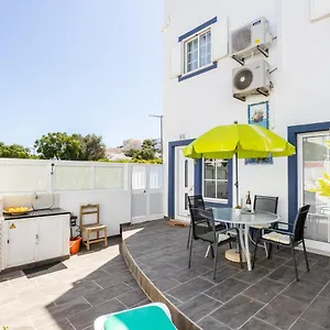 Newly Renovated 2 Bedroom Townhouse - Close To Holiday home